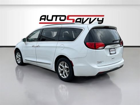Used 2019 Chrysler Pacifica Touring-L Plus w/ Tire & Wheel Group image 5