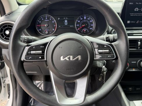 Used 2023 Kia Forte LXS w/ LXS Technology Package FWD image 18