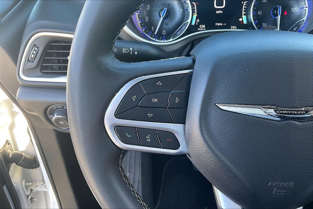 Used 2025 Chrysler Pacifica Select FWD image 11