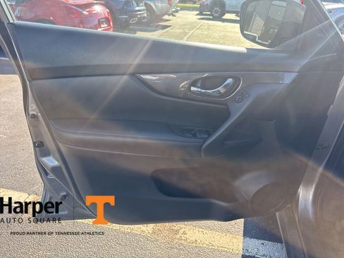 Used 2019 Nissan Rogue SV FWD image 19