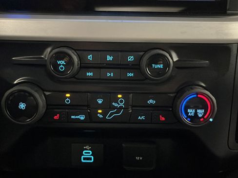 Used 2024 Ford F250 XLT w/ XLT Premium Package AWD/4WD image 17