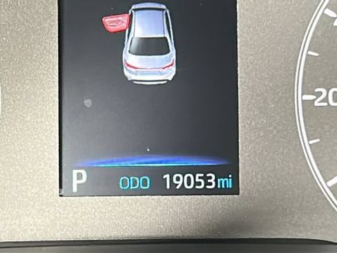 Used 2025 Toyota Corolla LE FWD image 18