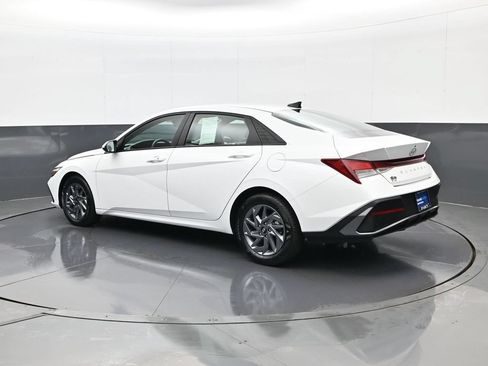 Certified 2024 Hyundai Elantra SEL FWD image 8