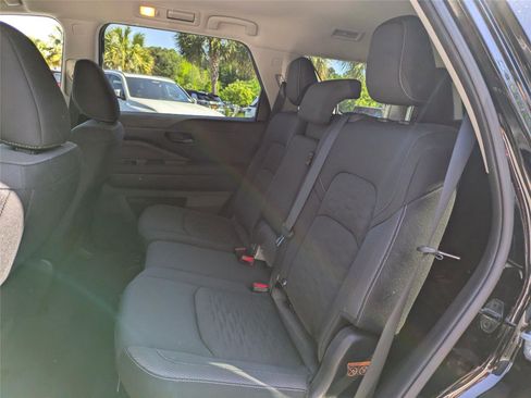 Used 2025 Nissan Pathfinder SV AWD/4WD image 17