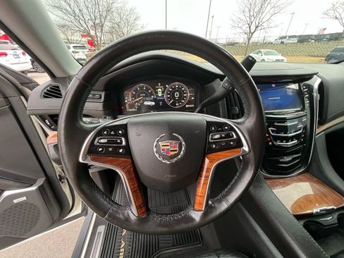Used 2015 Cadillac Escalade Premium image 43
