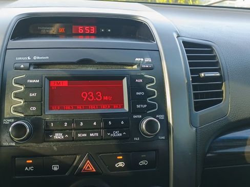 Used 2012 Kia Sorento LX w/ Convenience Pkg FWD image 10