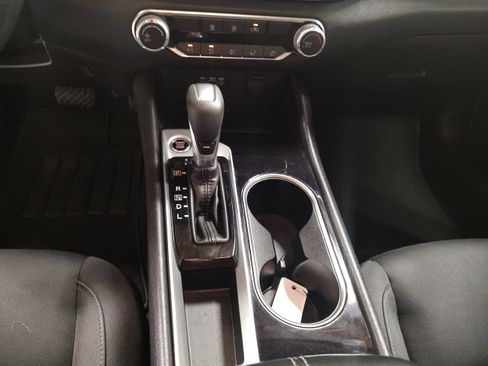 Used 2024 Nissan Altima 2.5 SV FWD image 8