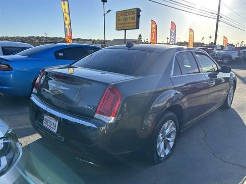Used 2020 Chrysler 300 Touring image 27