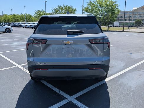 Used 2025 Chevrolet Equinox LT image 4