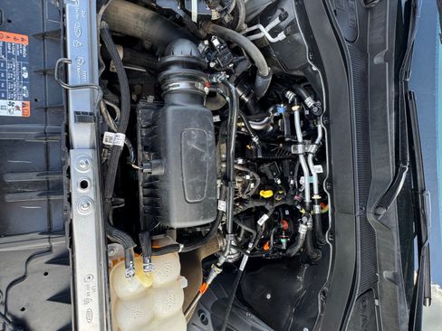 Certified 2024 Ford Explorer XLT RWD image 37