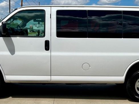Used 2016 Chevrolet Express 2500 LT w/ LT Preferred Equipment Group RWD image 4