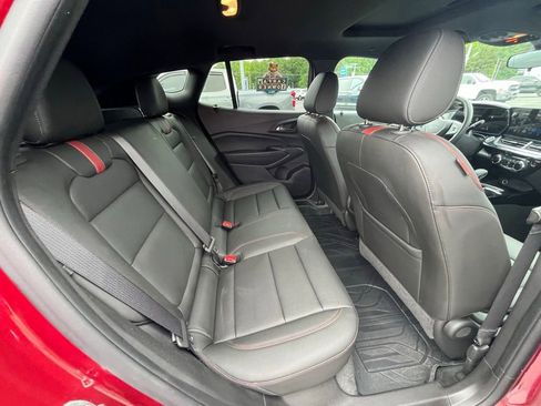 Used 2025 Chevrolet Trax RS w/ Sunroof Package FWD image 15