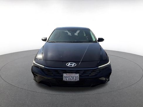 Used 2025 Hyundai Elantra Limited image 4