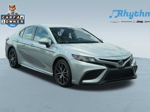 Used 2023 Toyota Camry SE FWD image 1