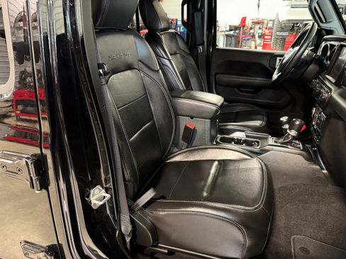 Used 2021 Jeep Wrangler Unlimited Sahara w/ Cold Weather Group AWD/4WD image 10