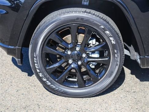 Used 2020 Jeep Grand Cherokee Altitude AWD/4WD image 11