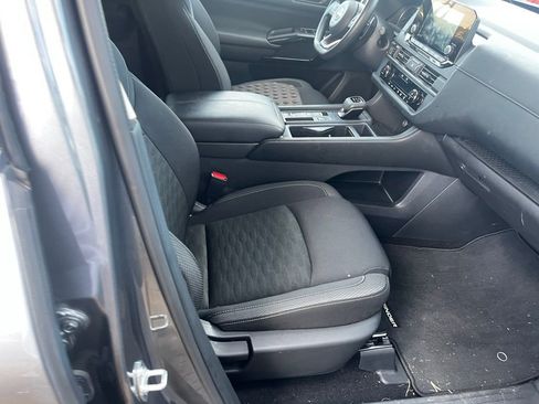 Used 2024 Nissan Pathfinder S image 7