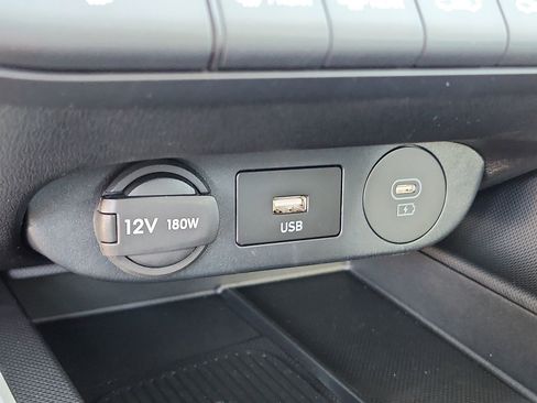 New 2025 Hyundai Elantra Limited image 17