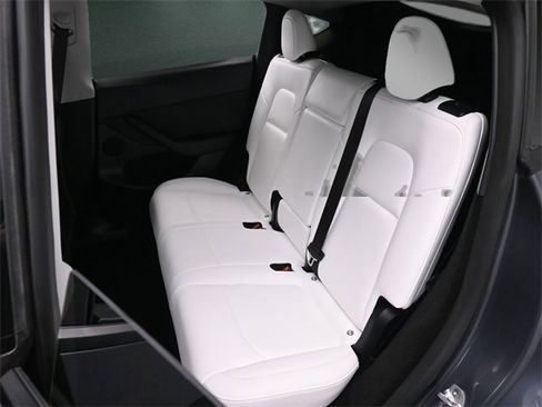 Used 2023 Tesla Model Y Performance image 15