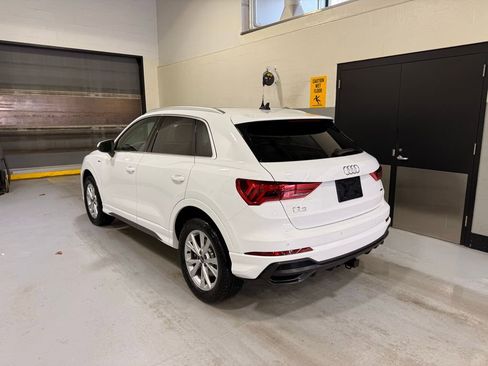 Used 2023 Audi Q3 2.0T Premium w/ Convenience Package image 3