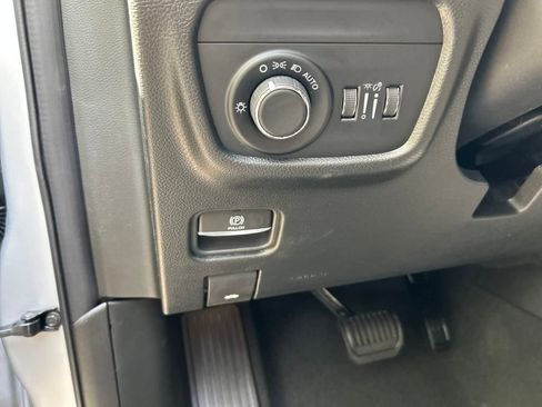 New 2025 Jeep Grand Cherokee Altitude image 13