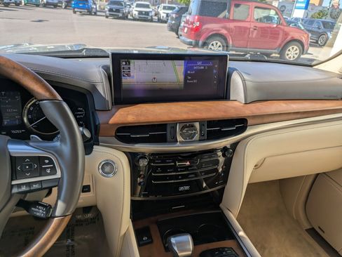 Used 2016 Lexus LX 570 4WD w/ Luxury Package image 27