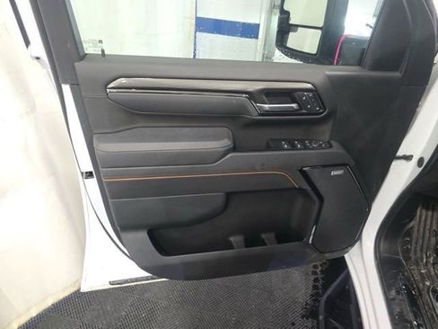 Used 2025 GMC Sierra 2500 AT4 w/ AT4 Preferred Package AWD/4WD image 13