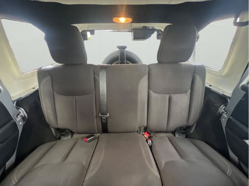 Used 2014 Jeep Wrangler Unlimited Sahara w/ Connectivity Group AWD/4WD image 13