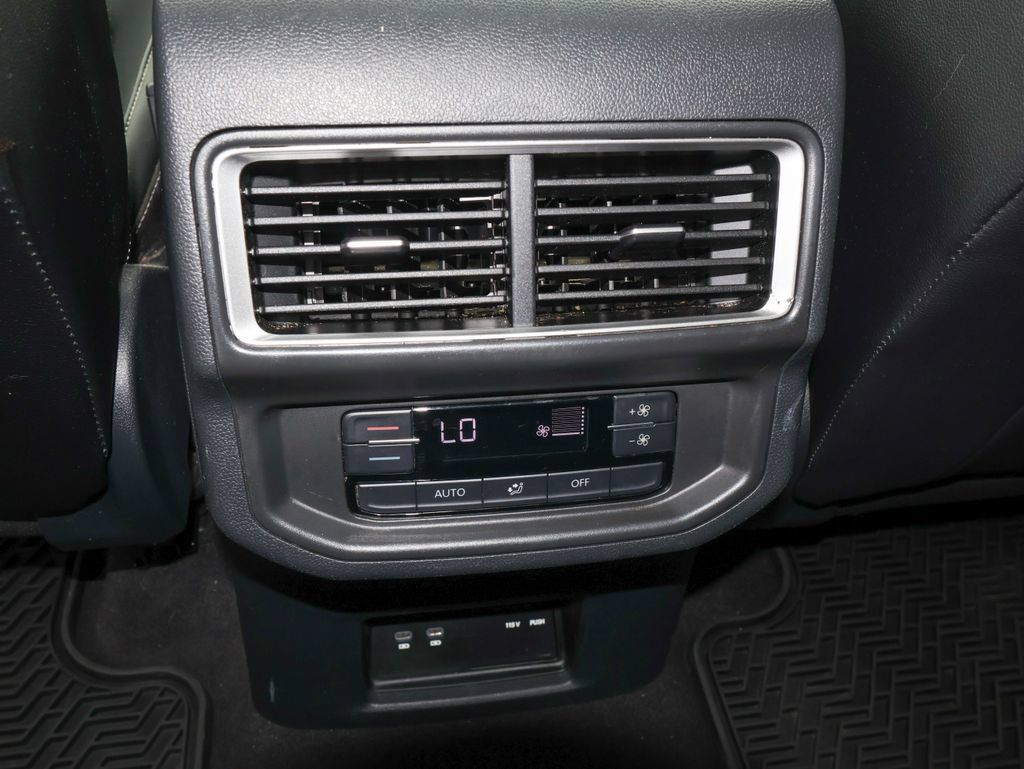 Used 2024 Volkswagen Atlas SE w/ Panoramic Sunroof Package AWD/4WD image 18