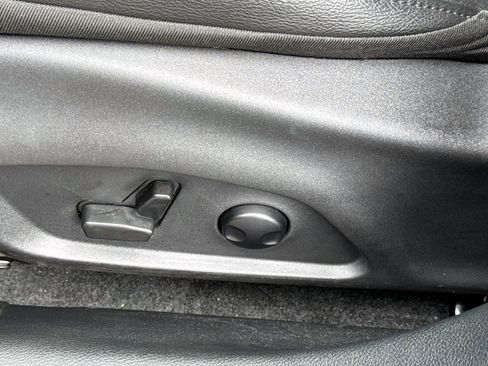 Used 2025 Jeep Compass Limited image 13