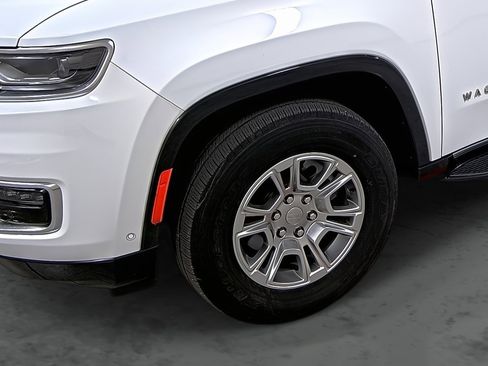 Used 2024 Jeep Wagoneer 4WD image 7