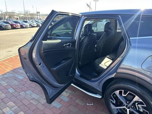 Used 2024 Kia Sportage EX FWD image 28