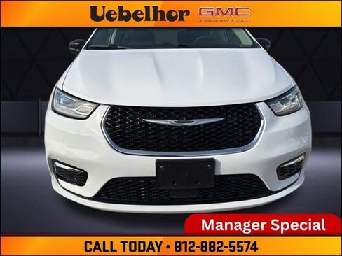 Used 2024 Chrysler Pacifica Touring-L image 13