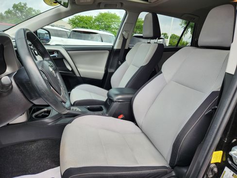 Used 2018 Toyota RAV4 XLE AWD/4WD image 10