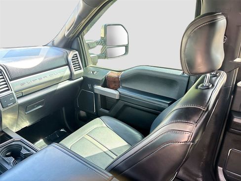 Used 2017 Ford F250 Platinum w/ Platinum Ultimate Package AWD/4WD image 25