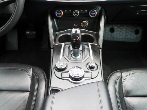 Used 2018 Alfa Romeo Stelvio AWD image 18