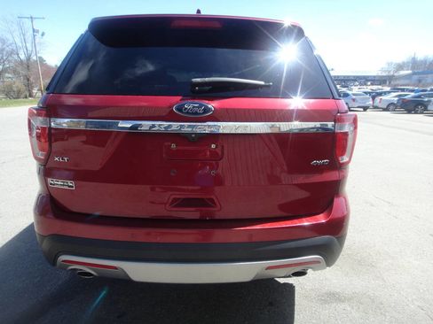 Used 2017 Ford Explorer XLT image 5