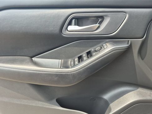 Used 2025 Nissan Rogue SV AWD/4WD image 7