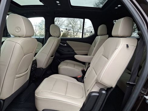 Used 2022 Chevrolet Traverse Premier image 10