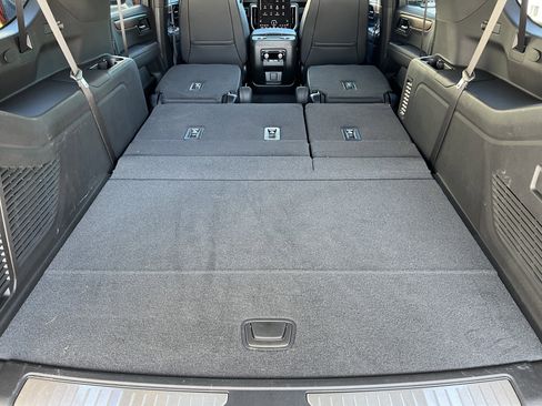 Used 2025 GMC Yukon XL Denali image 24