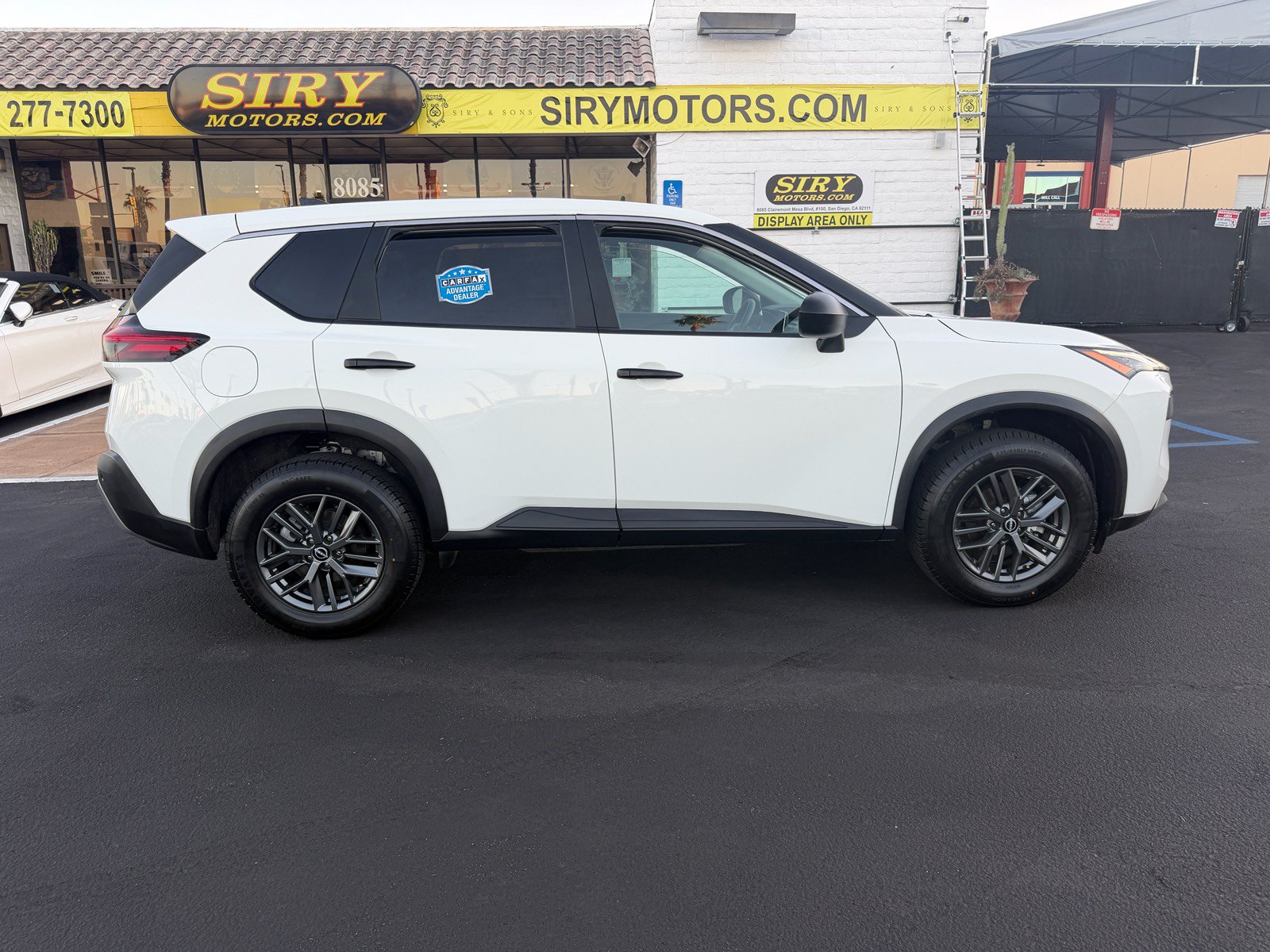 Used 2023 Nissan Rogue S FWD image 2