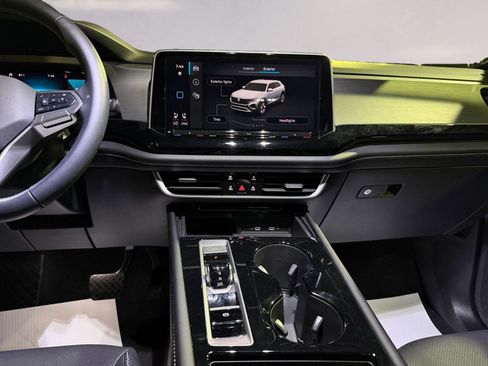 Used 2024 Volkswagen Atlas Cross Sport SE image 11