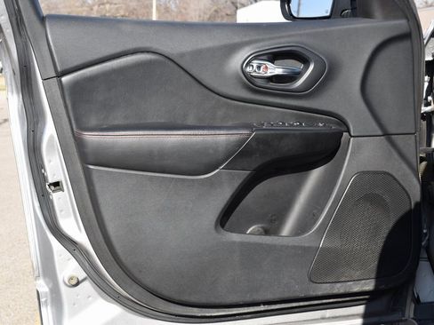 Used 2019 Jeep Cherokee Trailhawk w/ Comfort/Convenience Group image 8