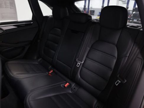 Used 2025 Porsche Macan AWD/4WD image 36
