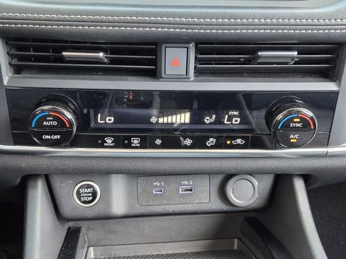 Used 2023 Nissan Rogue SV image 13