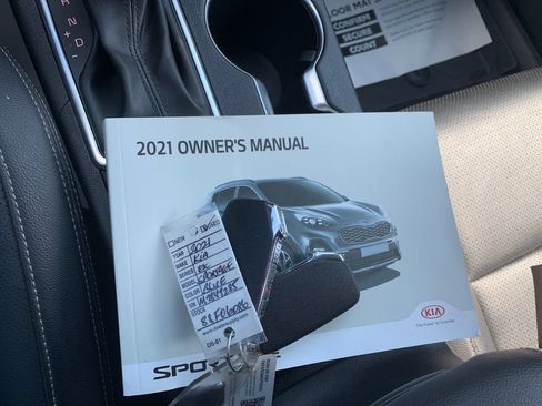 Used 2021 Kia Sportage EX AWD/4WD image 9