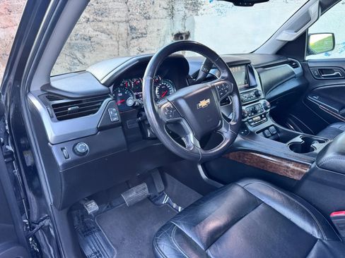 Used 2019 Chevrolet Suburban LT image 12