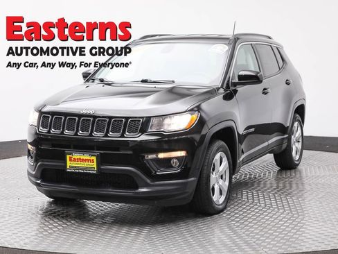 Used 2019 Jeep Compass Latitude w/ Cold Weather Group image 1