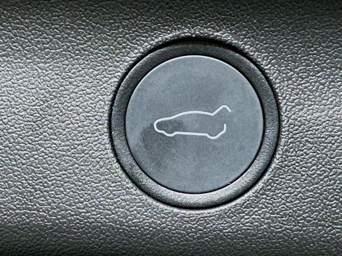 Used 2021 Tesla Model Y Long Range image 30