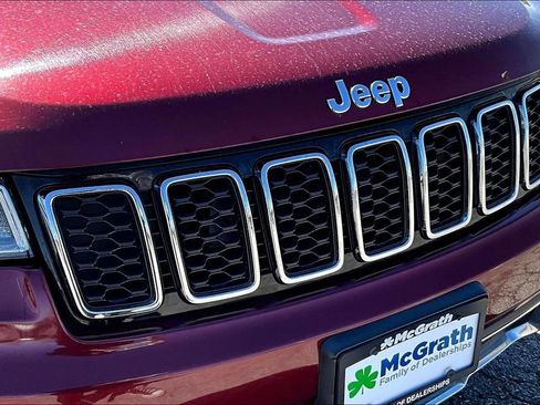 Used 2022 Jeep Grand Cherokee Limited image 33